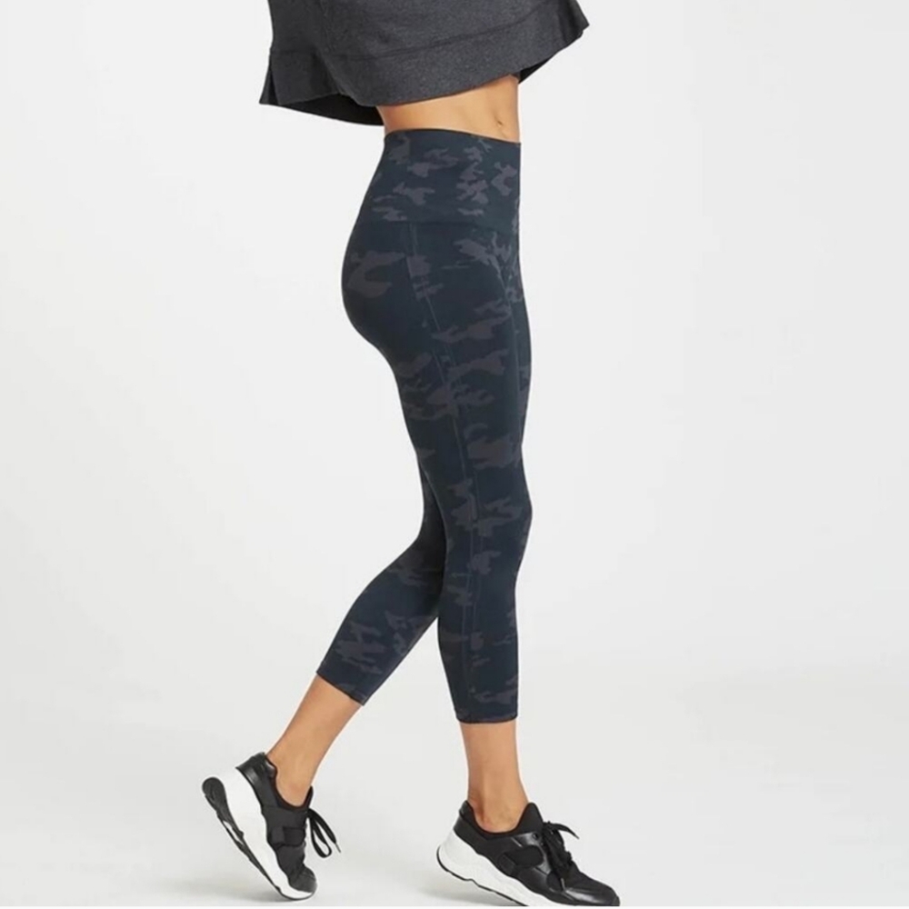 Spanx seamless camo leggings size small NEW!!